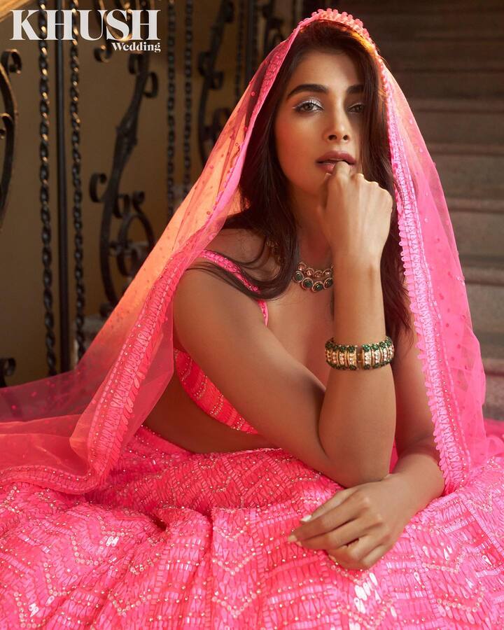 Must-Try Pooja Hegde Photo Poses for Friends and Family at Weddings