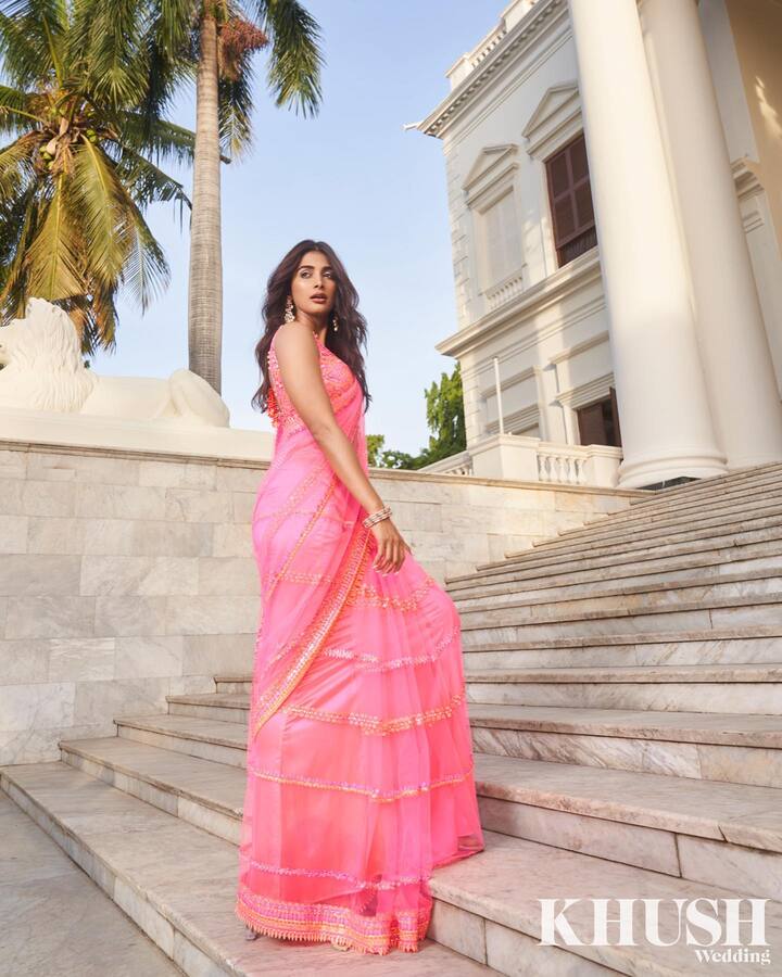 Trending Poses: Pooja Hegde Style for Wedding Pics